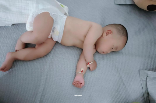 龙口三个月宝宝抬头不稳